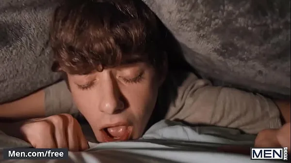 Grande Joey Mills) seduz seu colega de quarto (Finn Harding, Troye Dean) e ele os faz gozar com sucesso - - Siga e assista Joey Mills em tubo total