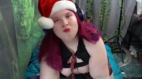 Gros Chubby Chirstmas Tranny fait une maison en pain d'épice éjacule dessus et la mange POV Tube total