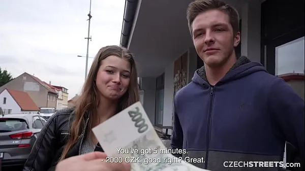 Gros CzechStreets - Il a permis à sa petite amie de le tromper Tube total