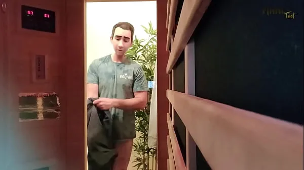 大当你是一个封闭的 GAY 继父时，有时在健身房或桑拿浴室会让人感到性挫败 - 想要有人吸吮我汗湿的热脚趾并舔我多汁的皱纹鞋底总管