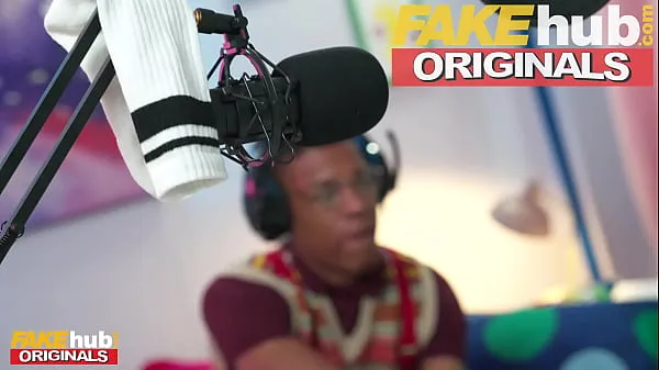 ใหญ่ FAKEhub - Latina college girl wearing buttplug wants her ass fucked by video game nerd Tube ทั้งหมด