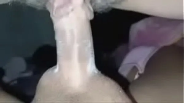 Gros Lécher la chatte d'une belle fille puis utiliser sa bite pour baiser son clitoris jusqu'à ce qu'il jouisse dans son clitoris mouillé. Voir cela rend la bite si bonne. Jouer avec la bite dure ne l'empêche pas Tube total