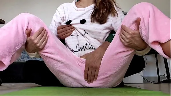 إجمالي asian amateur real homemade teasing pussy and small tits fetish in pajamas أنبوب كبير