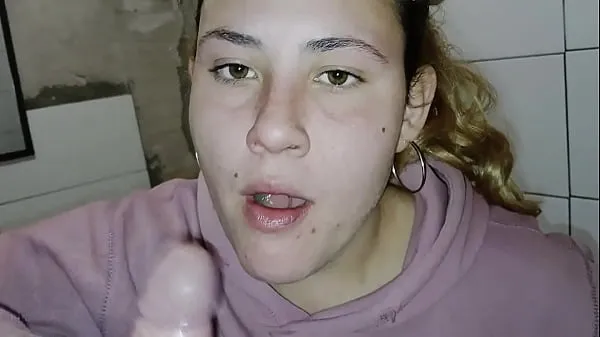 Большая Homemade Blowjob in the Bathroom from an Argentinian girl who takes a huge load in her mouth общая трубка